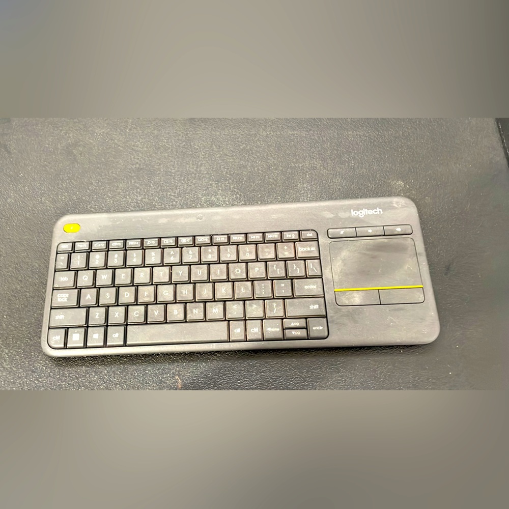 Logitech K400 Keyboard with AA battery; totally new with out box but never uses
